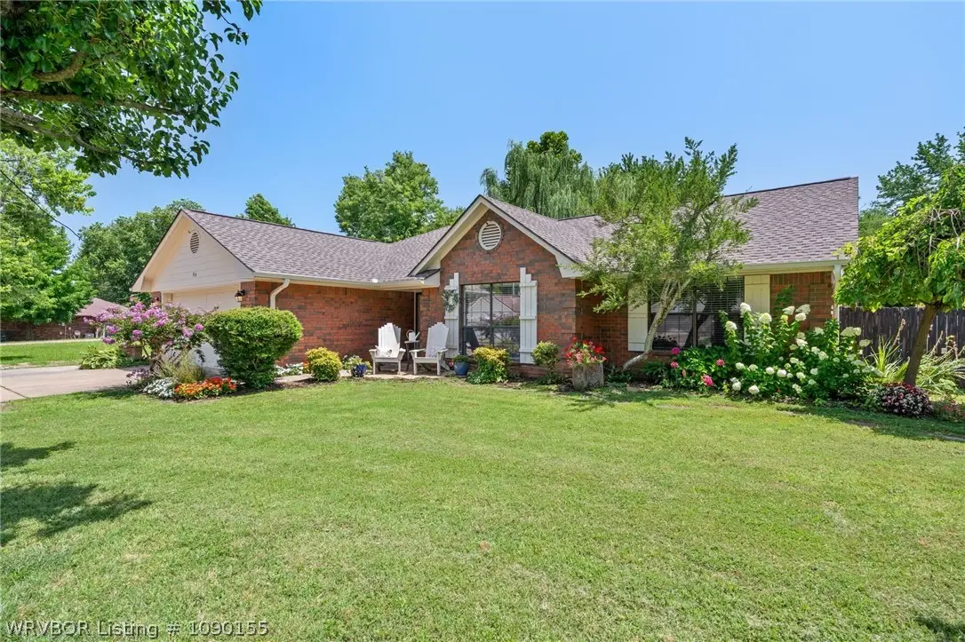 916 E Helen Street, Sallisaw, OK 74955 - #1