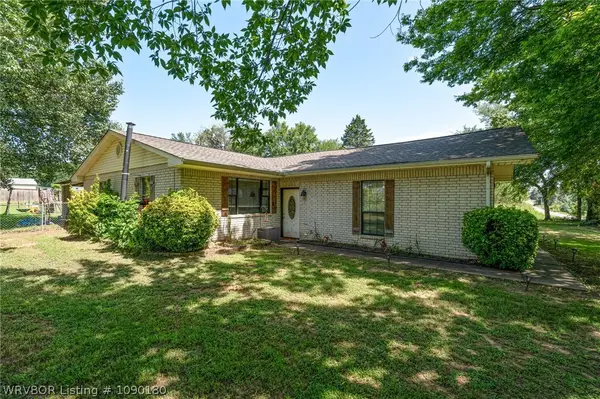 2306 Pevehouse Road, Van Buren, AR 72956