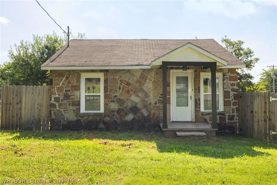 802 Buena Vista Avenue, Van Buren, AR 72956 - #3