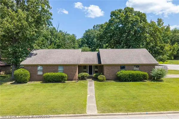 1804 Brooken Hill Drive, Fort Smith, AR 72908
