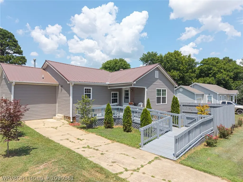 811 E 5th Street, Booneville, AR 72927 - #1
