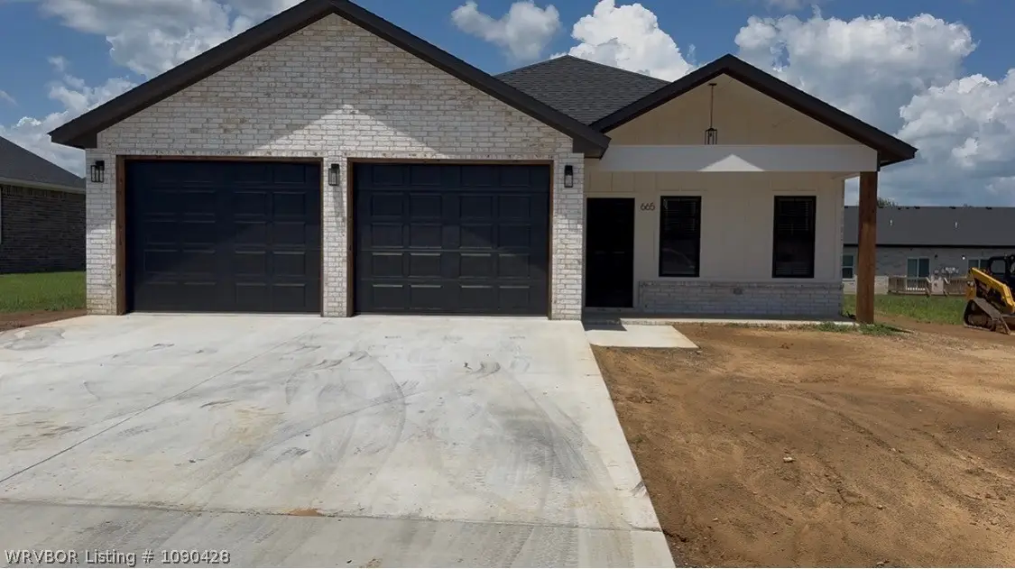 665 Lee Creek Loop, Sallisaw, OK 74955 - #1