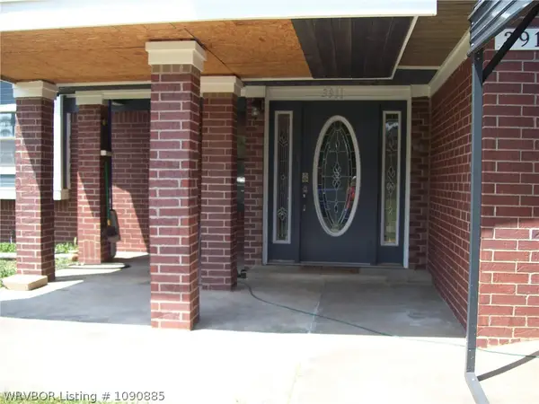 3911 Hollis Drive, Van Buren, AR 72956