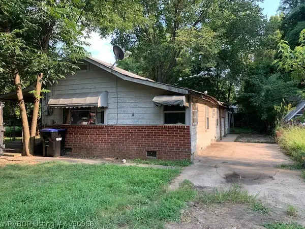 223 Locust Street, Alma, AR 72921