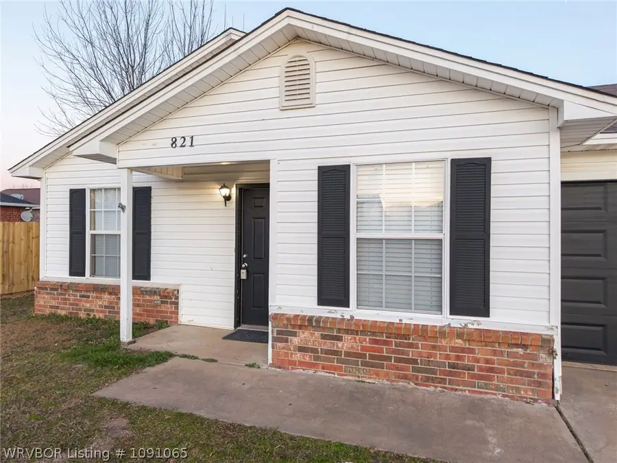 821 S 39th Street, Van Buren, AR 72956 - #2