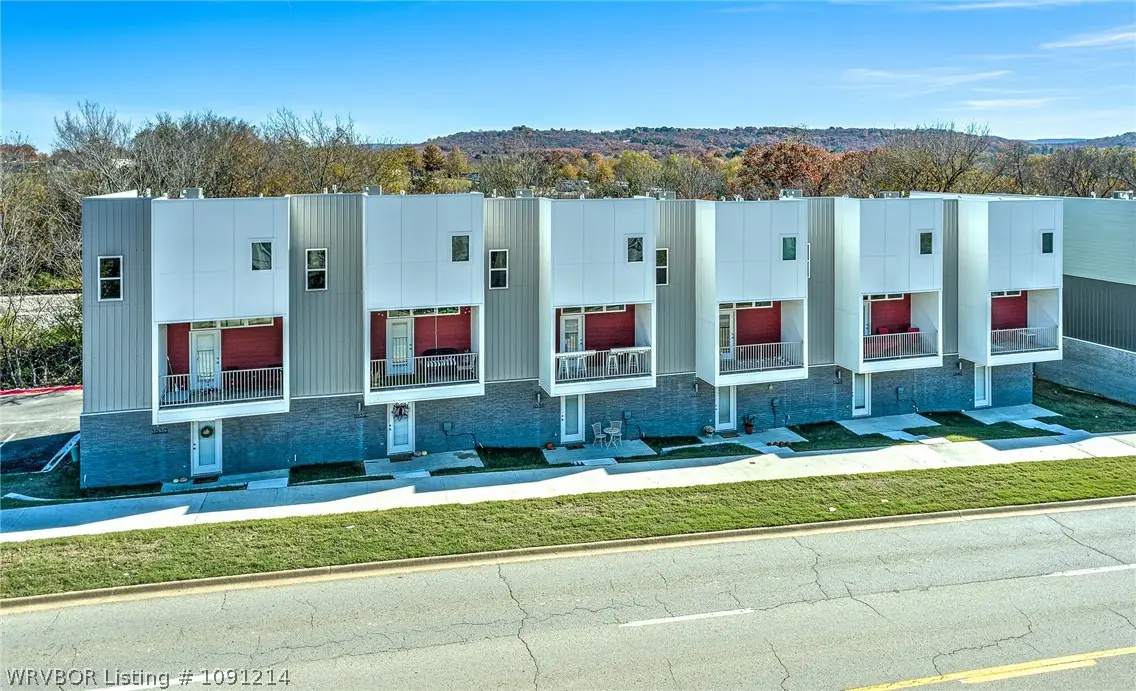 1512 S Razorback Road, Fayetteville, AR 72701 - #1