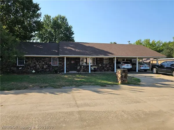 610 E Arch Street, Paris, AR 72855