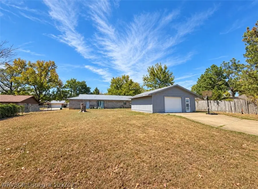 208 Fall Circle, Sallisaw, OK 74955 - #3