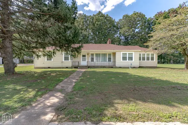 609 S Main St, Leachville, AR 72438