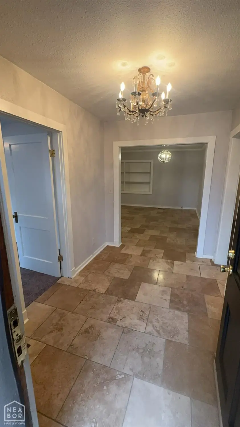 621 W Thomas Avenue, Jonesboro, AR 72401 - Image #2