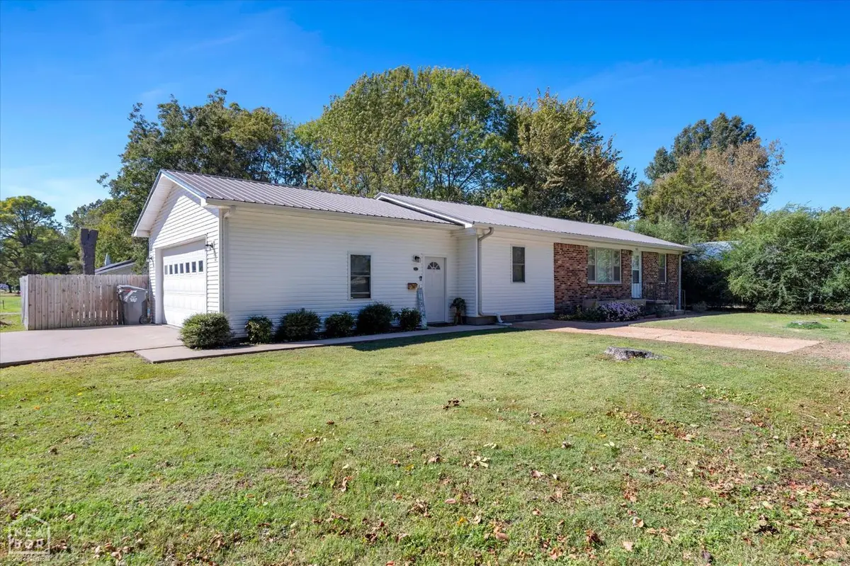 410 E Gum Street E, Walnut Ridge, AR 72476 - Image #1