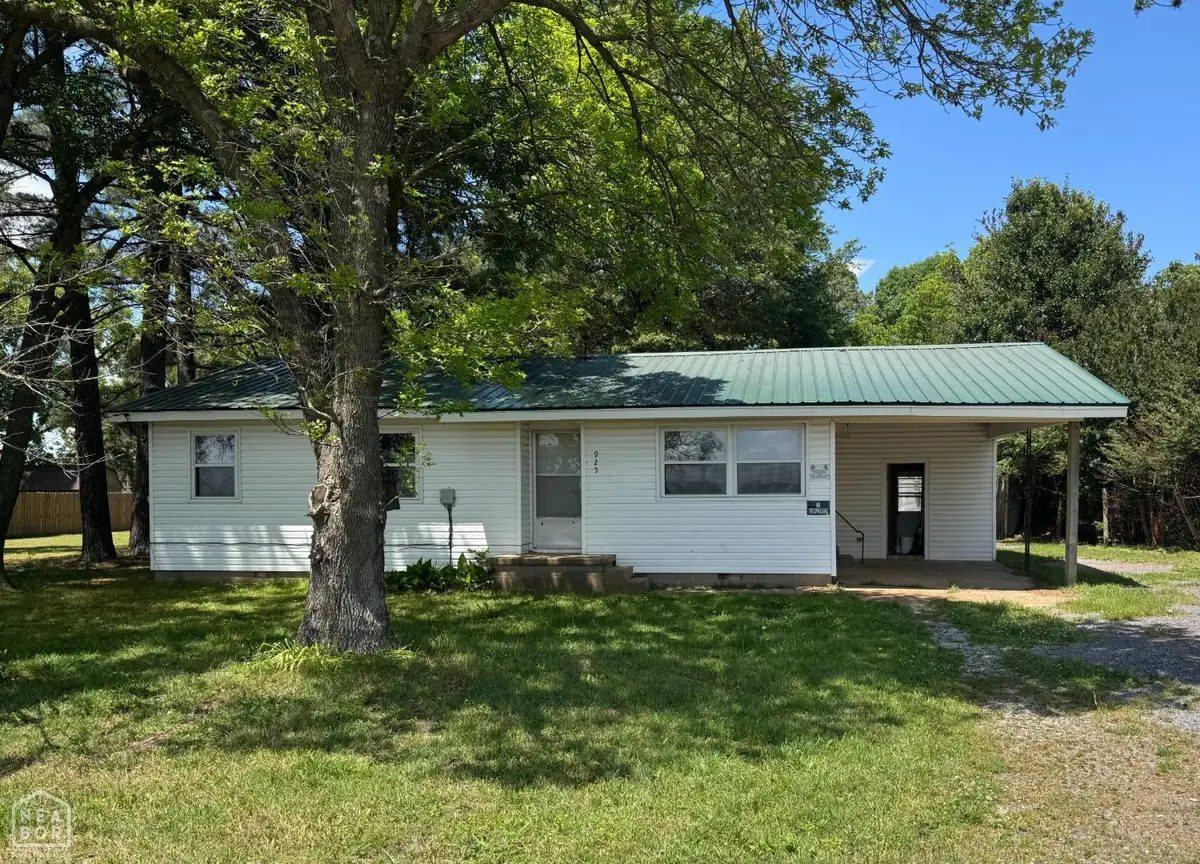 925 W Darden, Newport, AR 72112 - #1