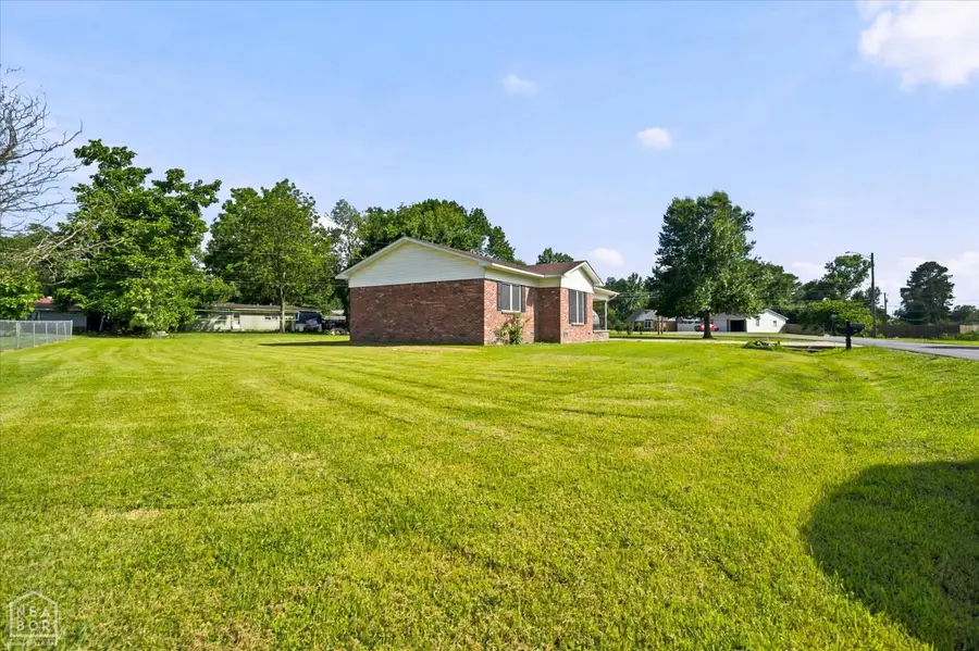 902 NW 6th Street Nw, Walnut Ridge, AR 72476 - #2