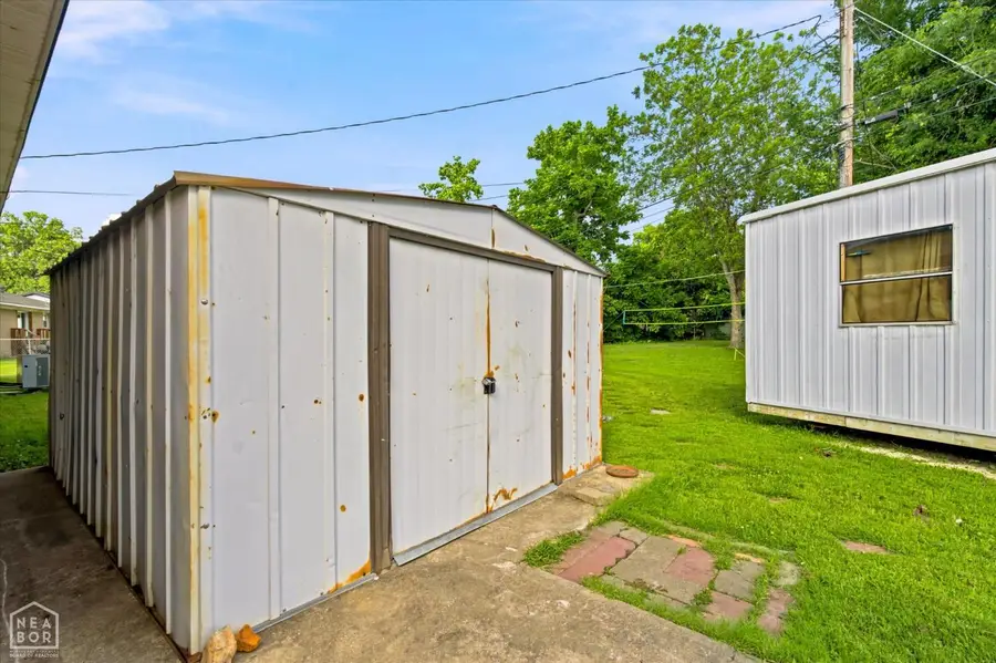 902 NW 6th Street Nw, Walnut Ridge, AR 72476 - #3