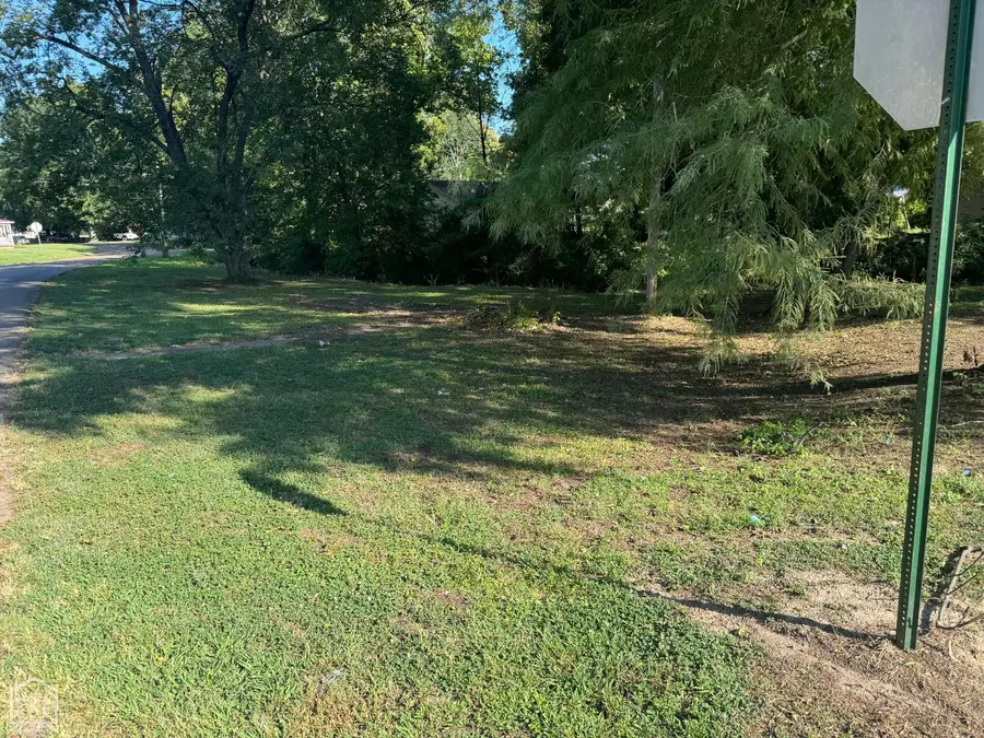 327 Canal Ave E, Wynne, AR 72396 - #3