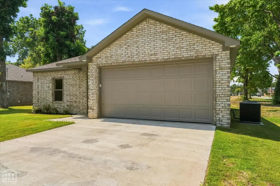 202 E Gum, Walnut Ridge, AR 72476 - #2