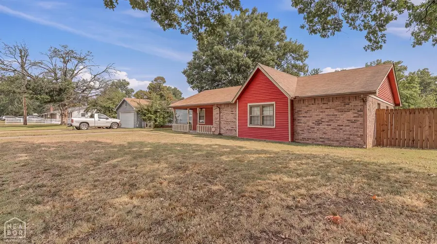 910 Mayfair Lane, Blytheville, AR 72315 - #2