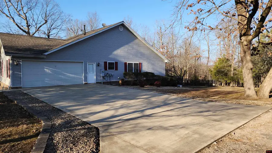 114 OVERHILL DR, Bull Shoals, AR 72619 - Image #2