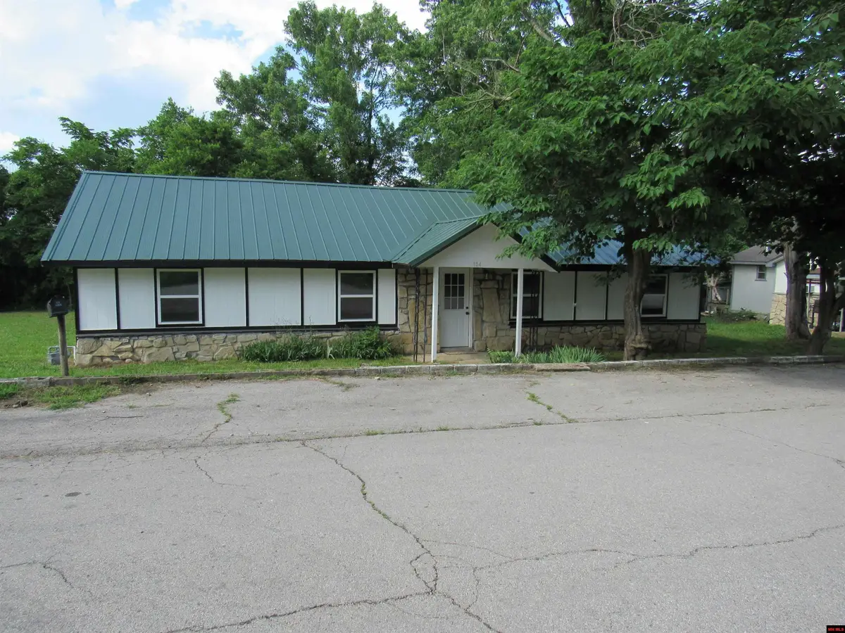 104 W SOUTH STREET, Flippin, AR 72634 - #1