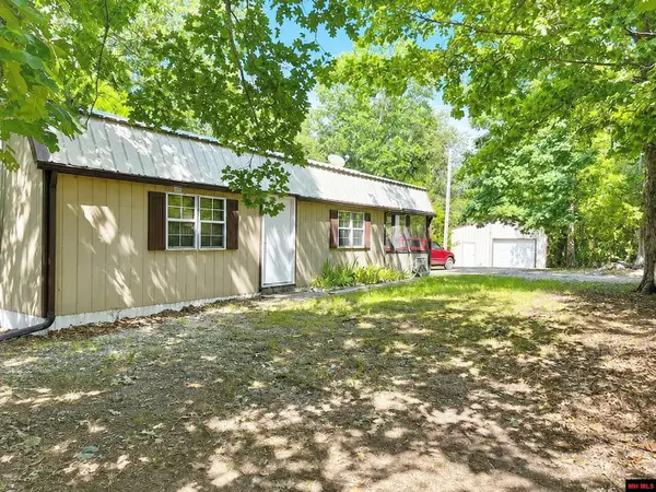 1141 MC 8083, Yellville, AR 72687