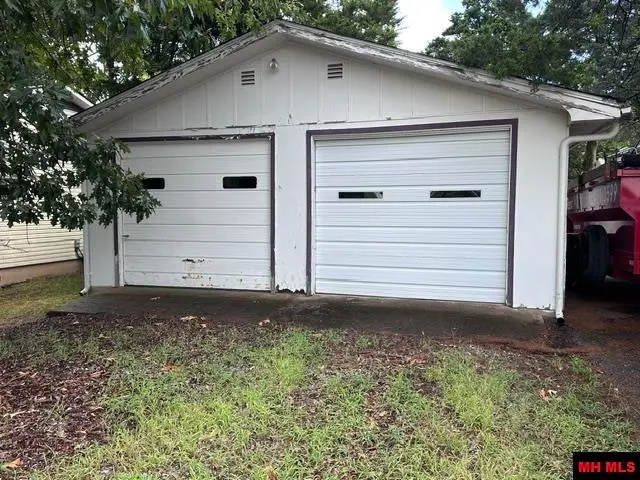 309 BROADWAY, Bull Shoals, AR 72619 - #3