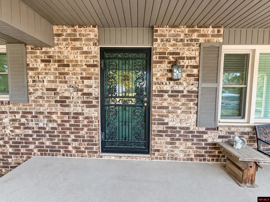 1718 HONEYSUCKLE, Mountain Home, AR 72653 - #2