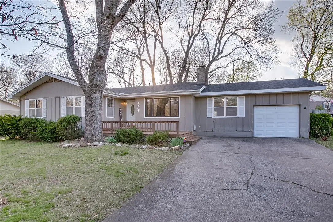 1706 Watkins, Neosho, MO 64850 - Image #1