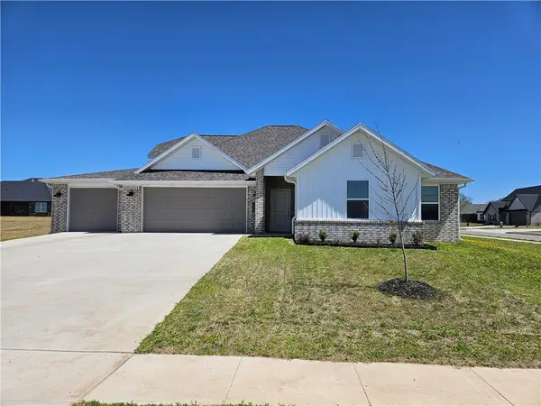 681 Kayla Maria Street, Prairie Grove, AR 72753