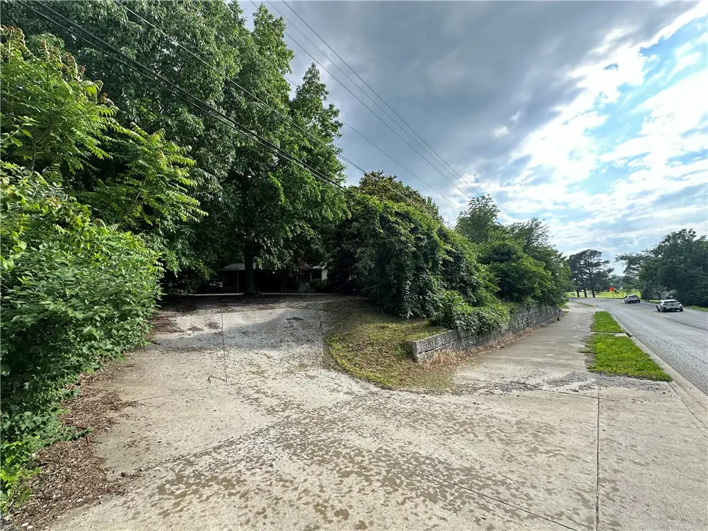 1835 E Mission Boulevard, Fayetteville, AR 72703 - Image #1