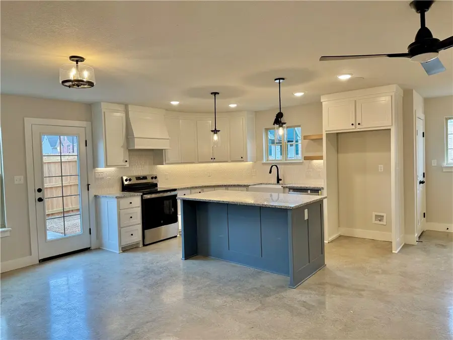 127 N Hawkstone Drive, Fayetteville, AR 72704 - Image #3