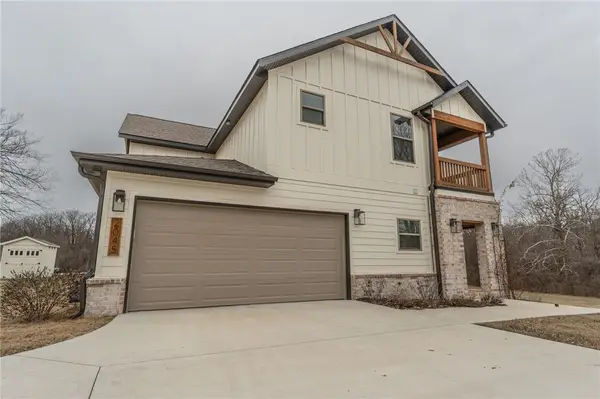 2045 N Sunshine Road, Fayetteville, AR 72704