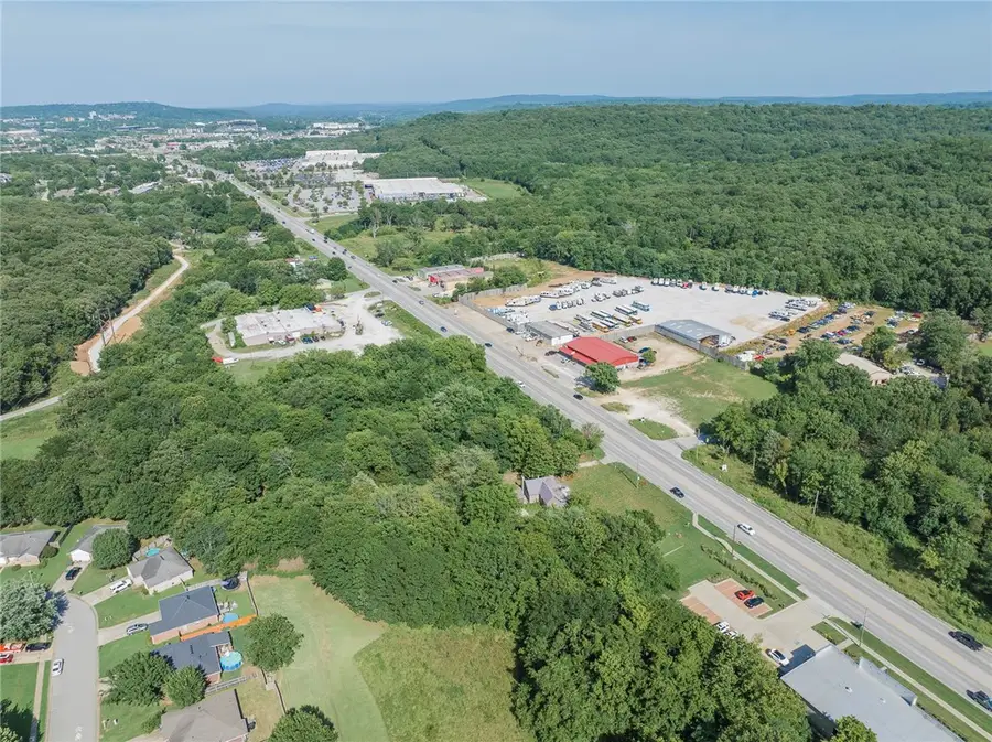 3710 W Martin Luther King Jr Boulevard, Fayetteville, AR 72704 - Image #3