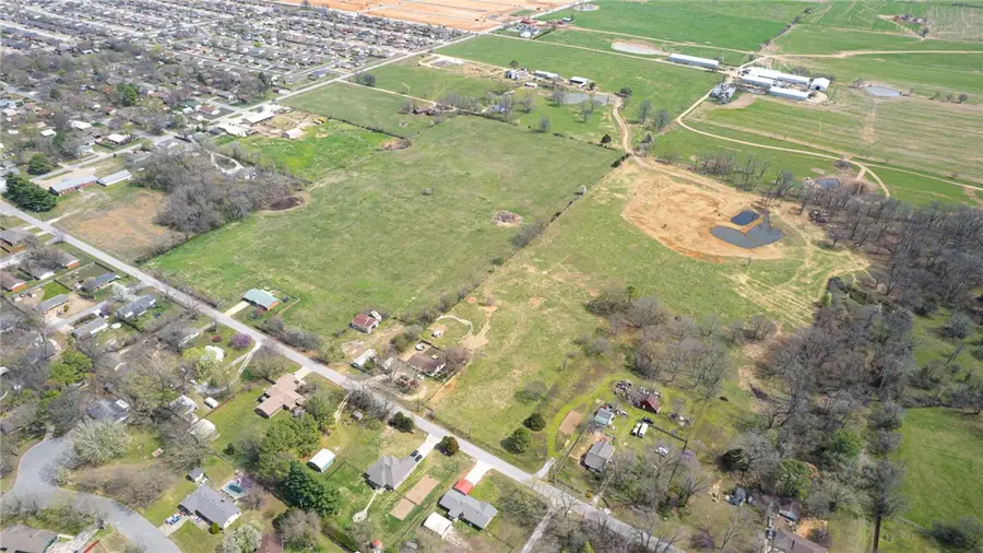 Davis, Pea Ridge, AR 72751 - Image #3