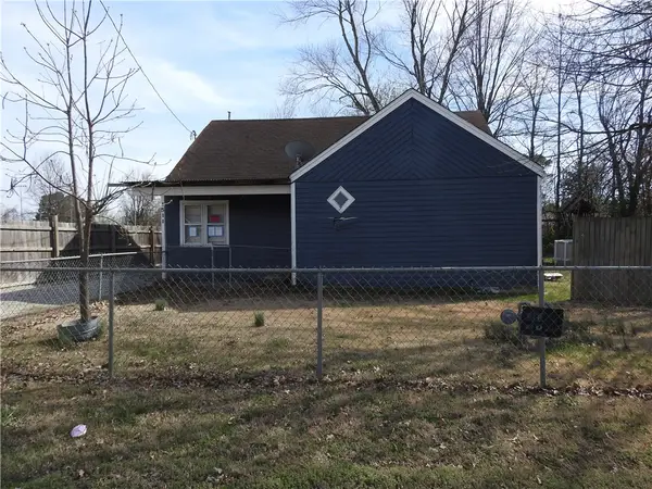 1511 W Huntsville Avenue, Springdale, AR 72764