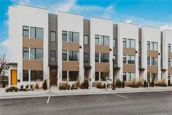 225 SE 7th Street, Bentonville, AR 72712