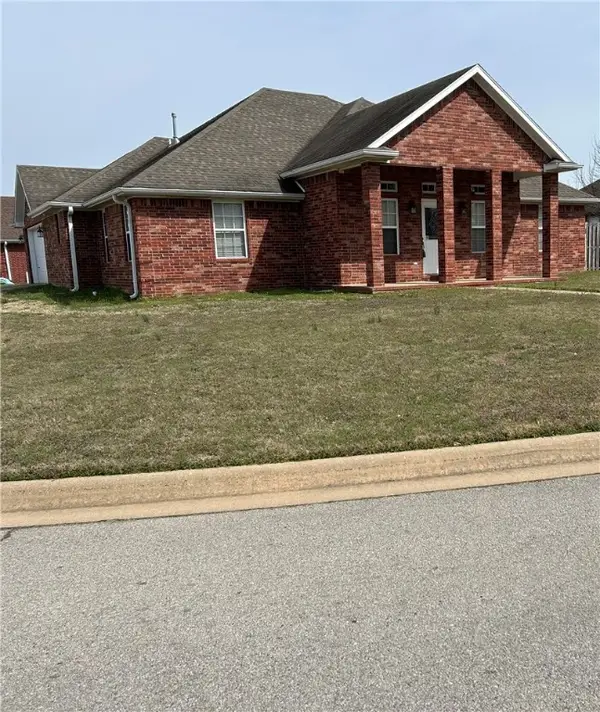 301 Hindman Drive, Prairie Grove, AR 72753