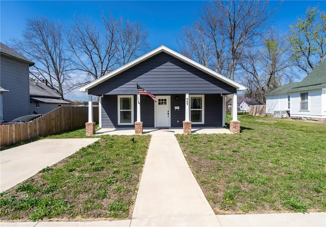 607 E Delaware Street, Siloam Springs, AR 72761 - Image #1