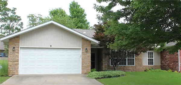 9 Peachtree Circle, Holiday Island, AR 72631