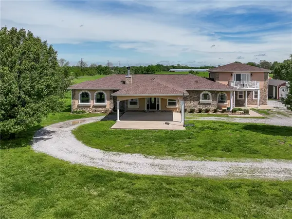 21854 S Floyd Moore Road, Gentry, AR 72734