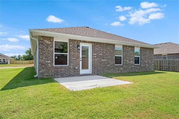 920 S Canvasback Drive, Siloam Springs, AR 72761