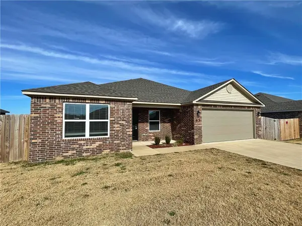 815 W Tanner Drive, Siloam Springs, AR 72761