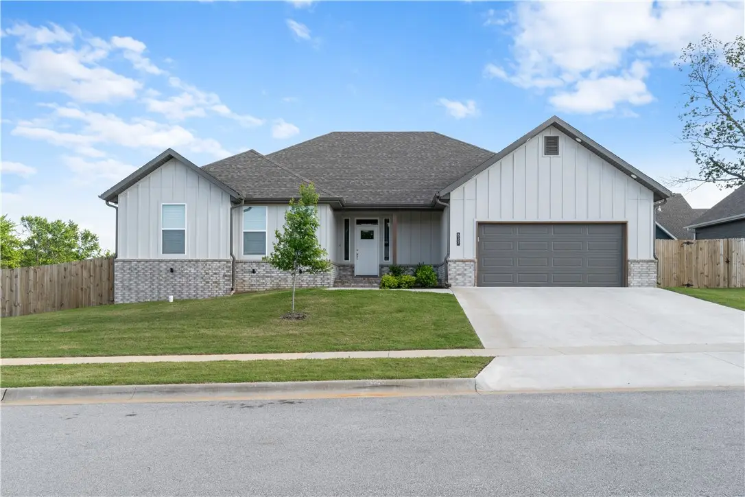 827 Mueller Way, Prairie Grove, AR 72753 - Image #1