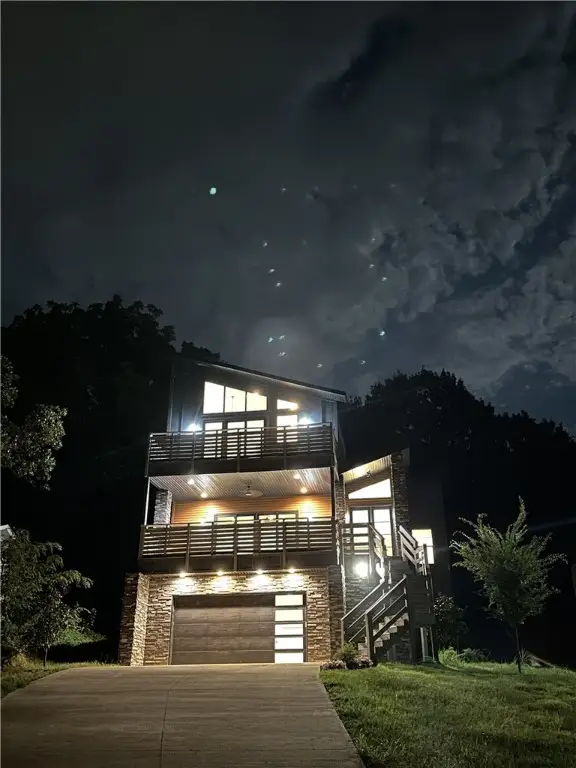 1038 N Lakeside Drive, Fayetteville, AR 72701 - Image #2