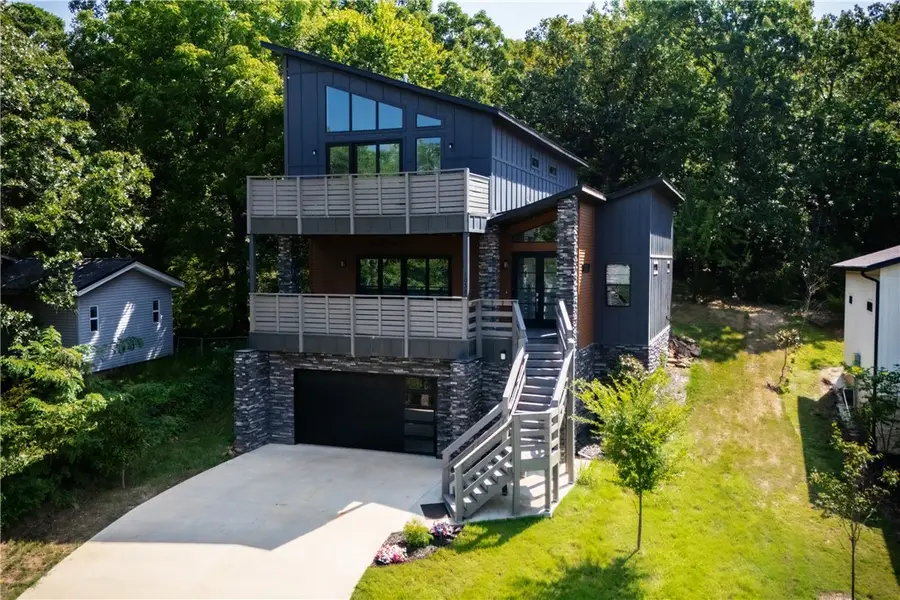 1038 N Lakeside Drive, Fayetteville, AR 72701 - Image #3