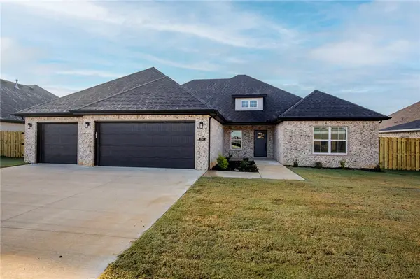 841 Bellagiola Avenue, Tontitown, AR 72762