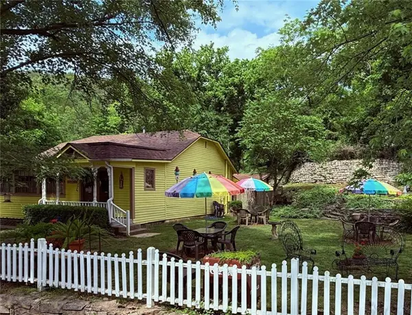 273 N Main Street, Eureka Springs, AR 72632