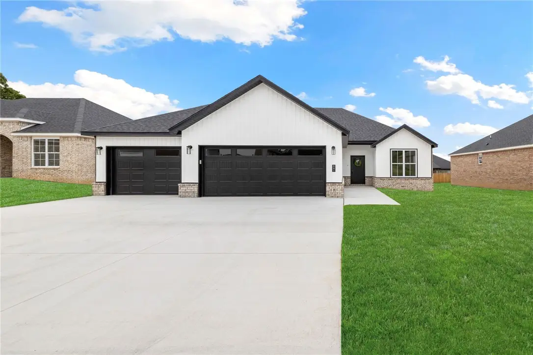 881 E Buchanan Street, Prairie Grove, AR 72753 - Image #1