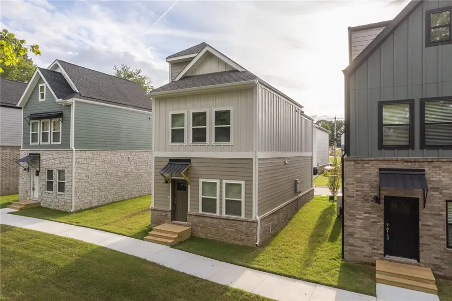 1319 S Van Buren Avenue, Fayetteville, AR 72701 - Image #2