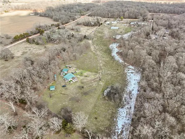 9517 S Pleasant Valley Road, Gentry, AR 72734