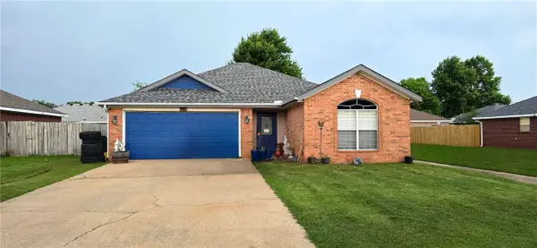 870 Sunflower Street, Centerton, AR 72719